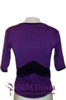 Remera escote V con adorno