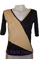 Remera escote V combinada